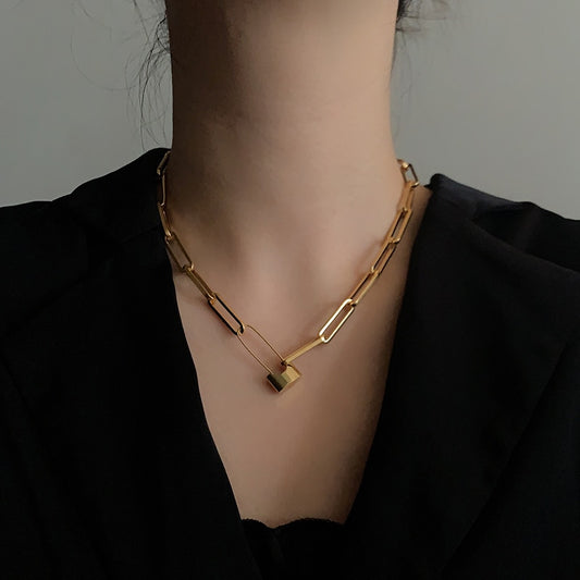Lock pin chain necklace