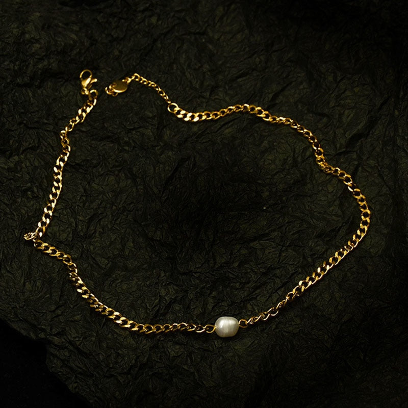 Cuban pearl choker
