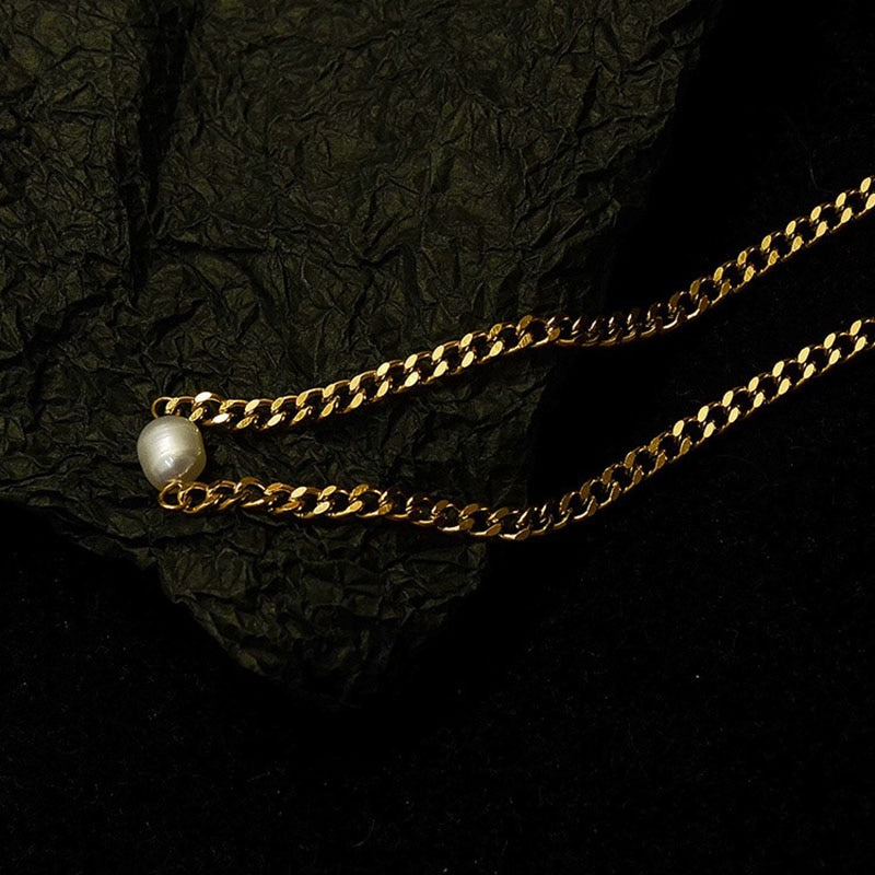 Cuban pearl choker