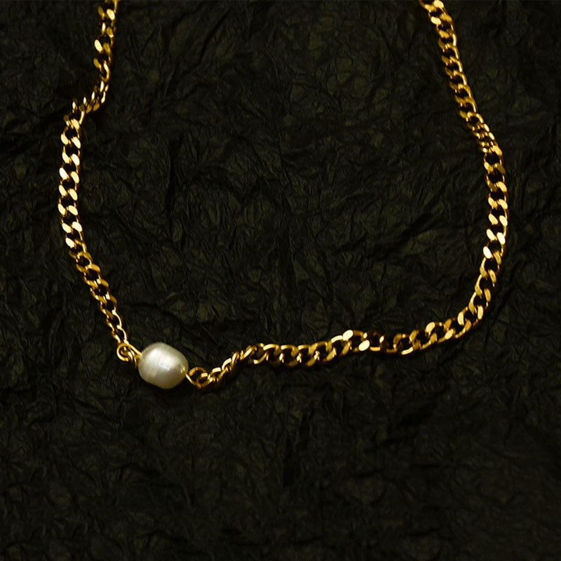 Cuban pearl choker