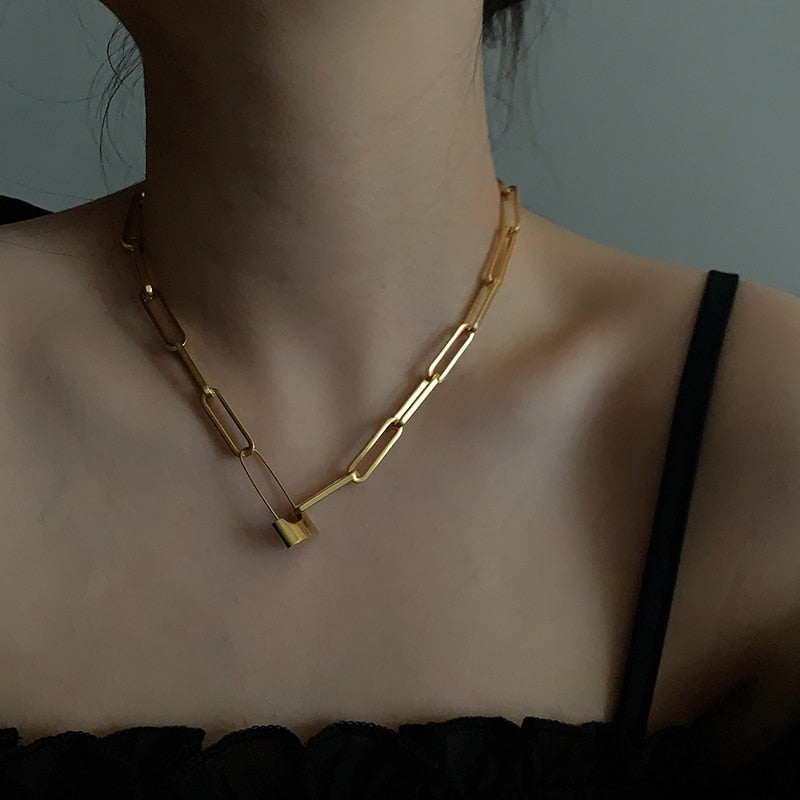 Lock pin chain necklace