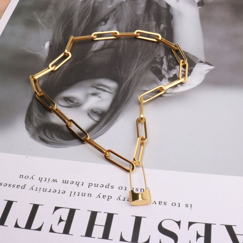 Lock pin chain necklace