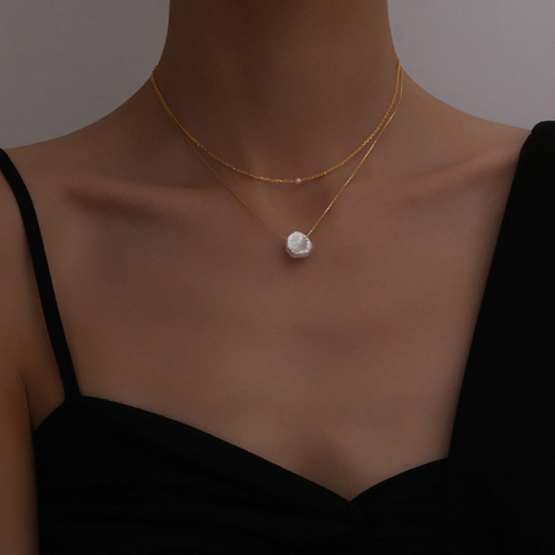 Baroque simulated pearl choker