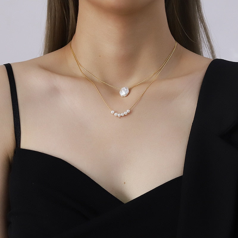 Baroque simulated pearl choker