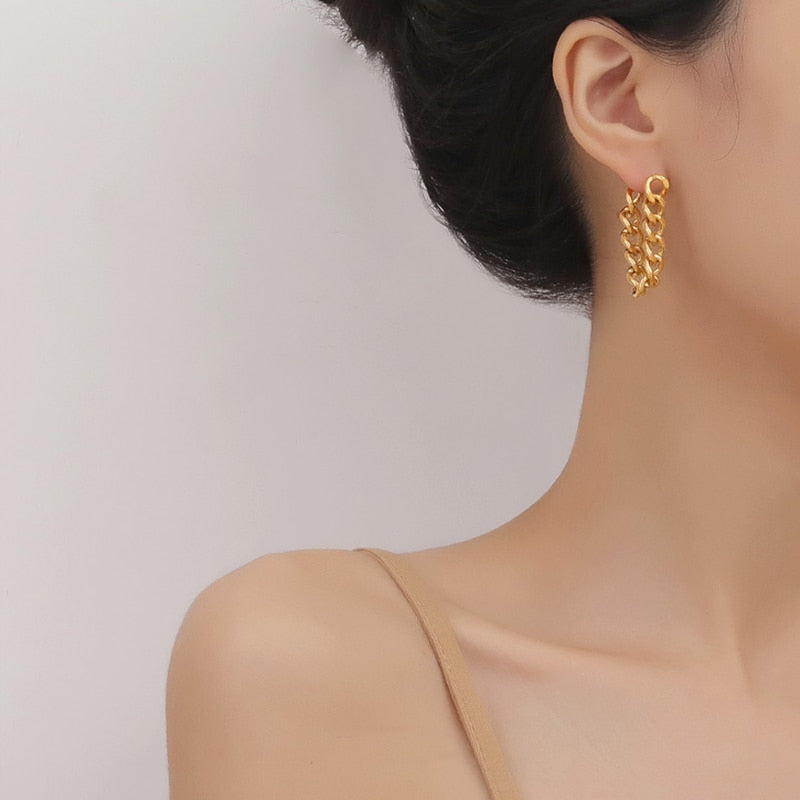 Layering cuban chain pierce