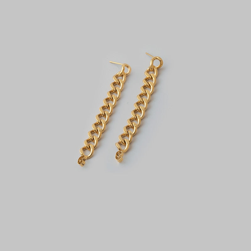 Layering cuban chain pierce