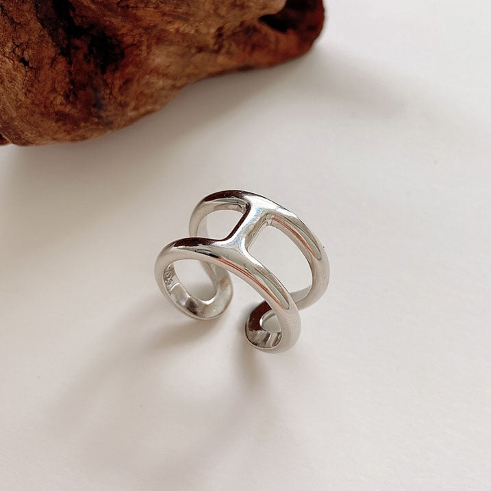H bar ring